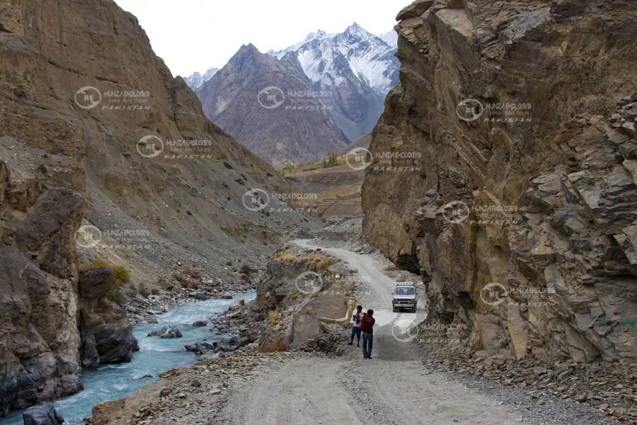 Road to Chipurson valley